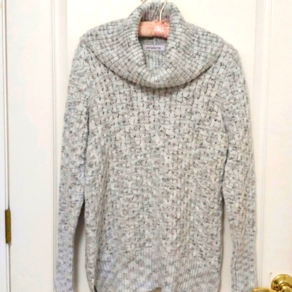 Liz Claiborne Gray/White Cowl Neck Sweater. Size Medium